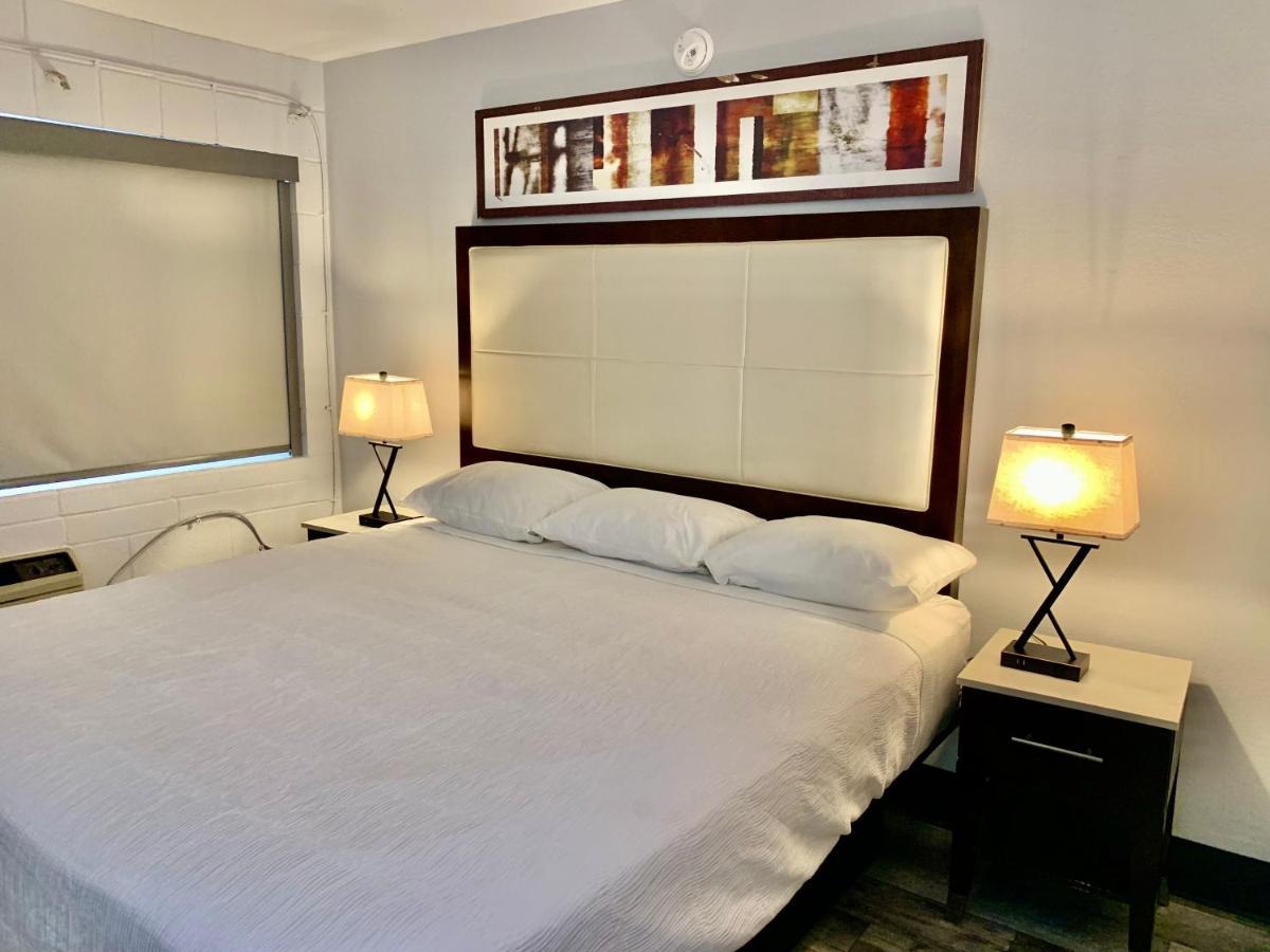 Rodeway Inn Midland Exteriör bild